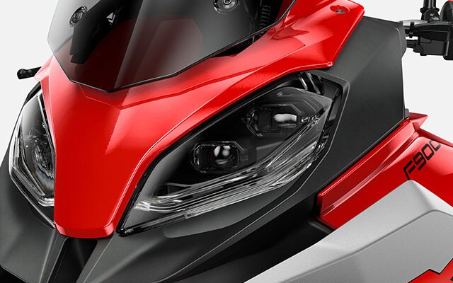 We see the lights of the BMW F 900 XR.