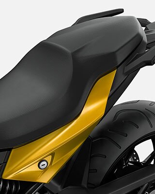 We see the seat of the BMW F 900 XR.