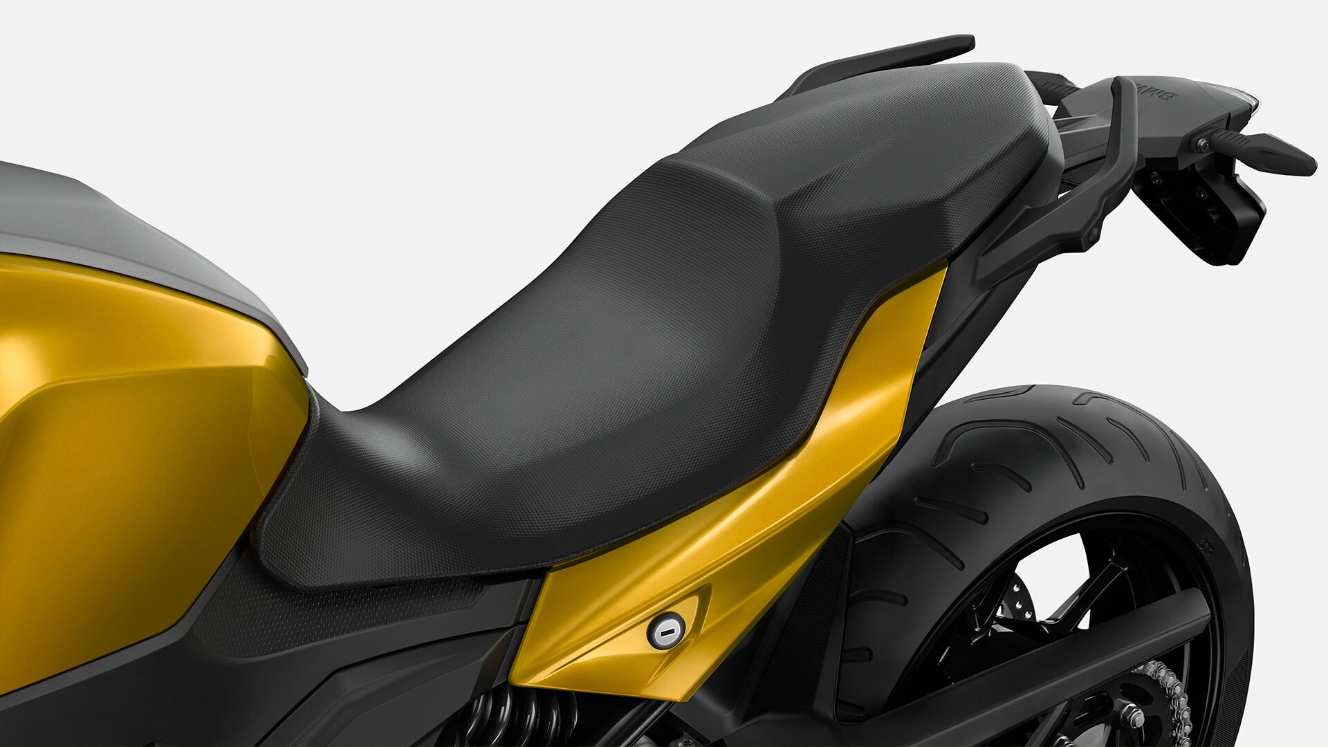 We see the seat of the BMW F 900 XR.