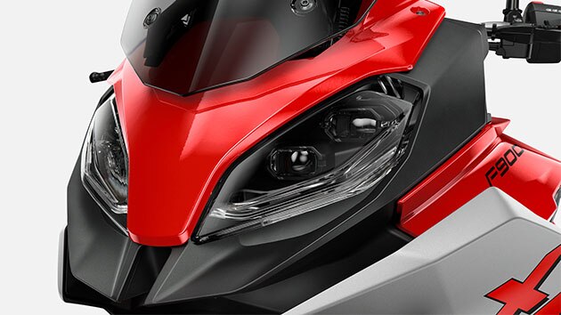 We see the lights of the BMW F 900 XR.