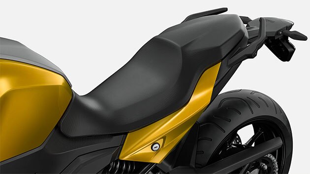 We see the seat of the BMW F 900 XR.