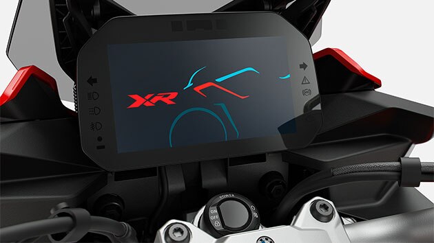 We see the TFT colour display of the BMW F 900 XR.