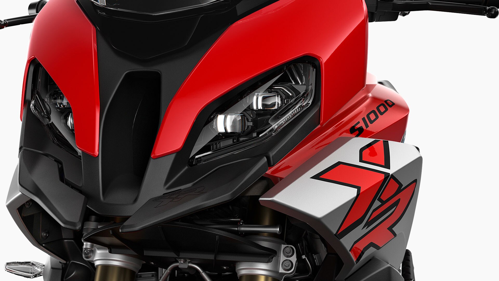 We see the dynamic front design including Pro headlight.