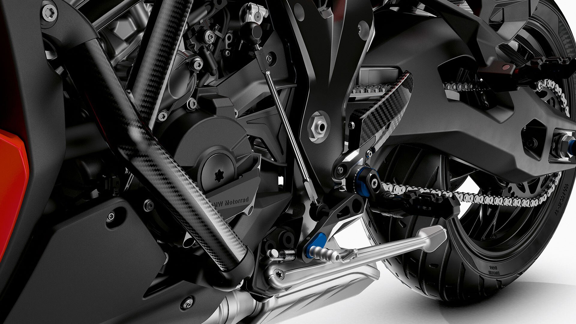 We see an item from the accessory range, focus on the Carbon engine guard.