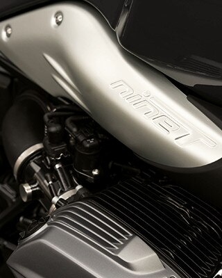 R nineT Pure "nineT" lettering