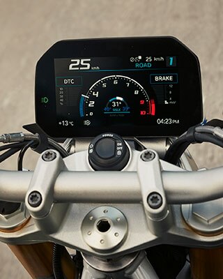 BMW R 1250 R with view of tank, handlebars and display