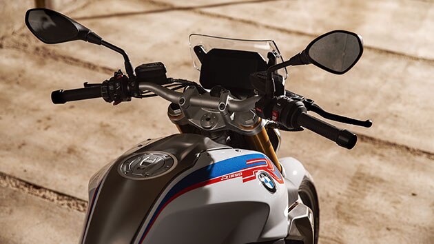 BMW R 1250 R with detailed view of the cylinder head cover and the ShiftCam model inscription