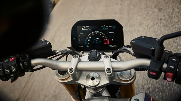 BMW R 1250 R with view of tank, handlebars and display