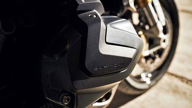 BMW R 1250 R in Stye HP with the tank in focus