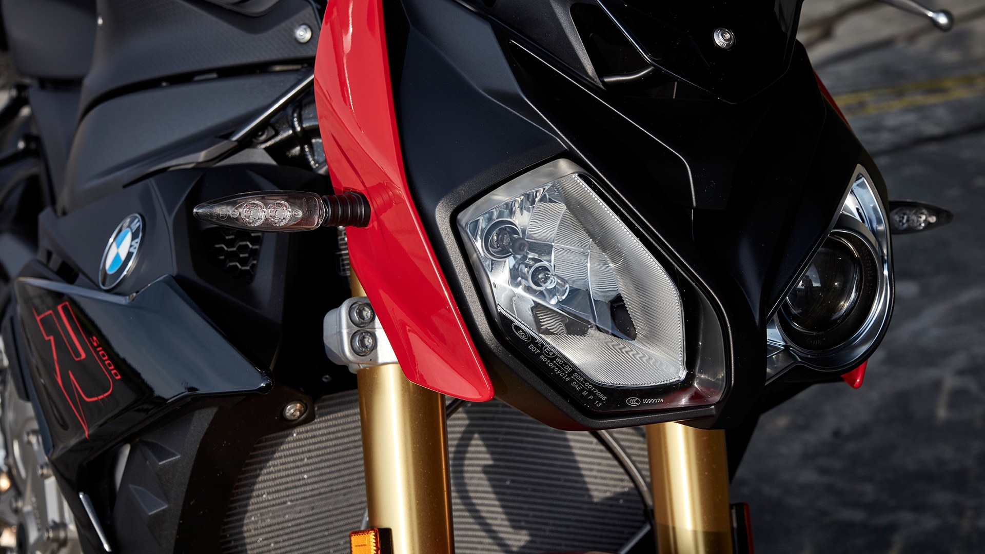 S 1000 R distinctive front