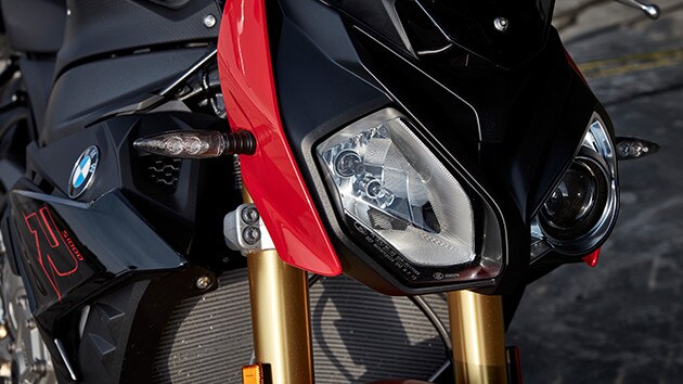 S 1000 R distinctive front
