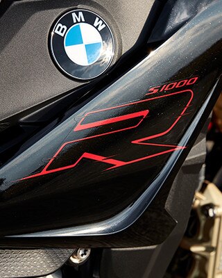 S 1000 R "R" logo