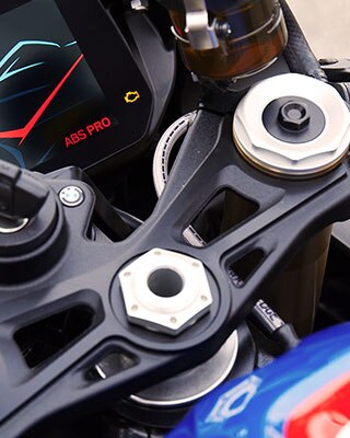 BMW RR new DDC (Dynamic Damping Control)