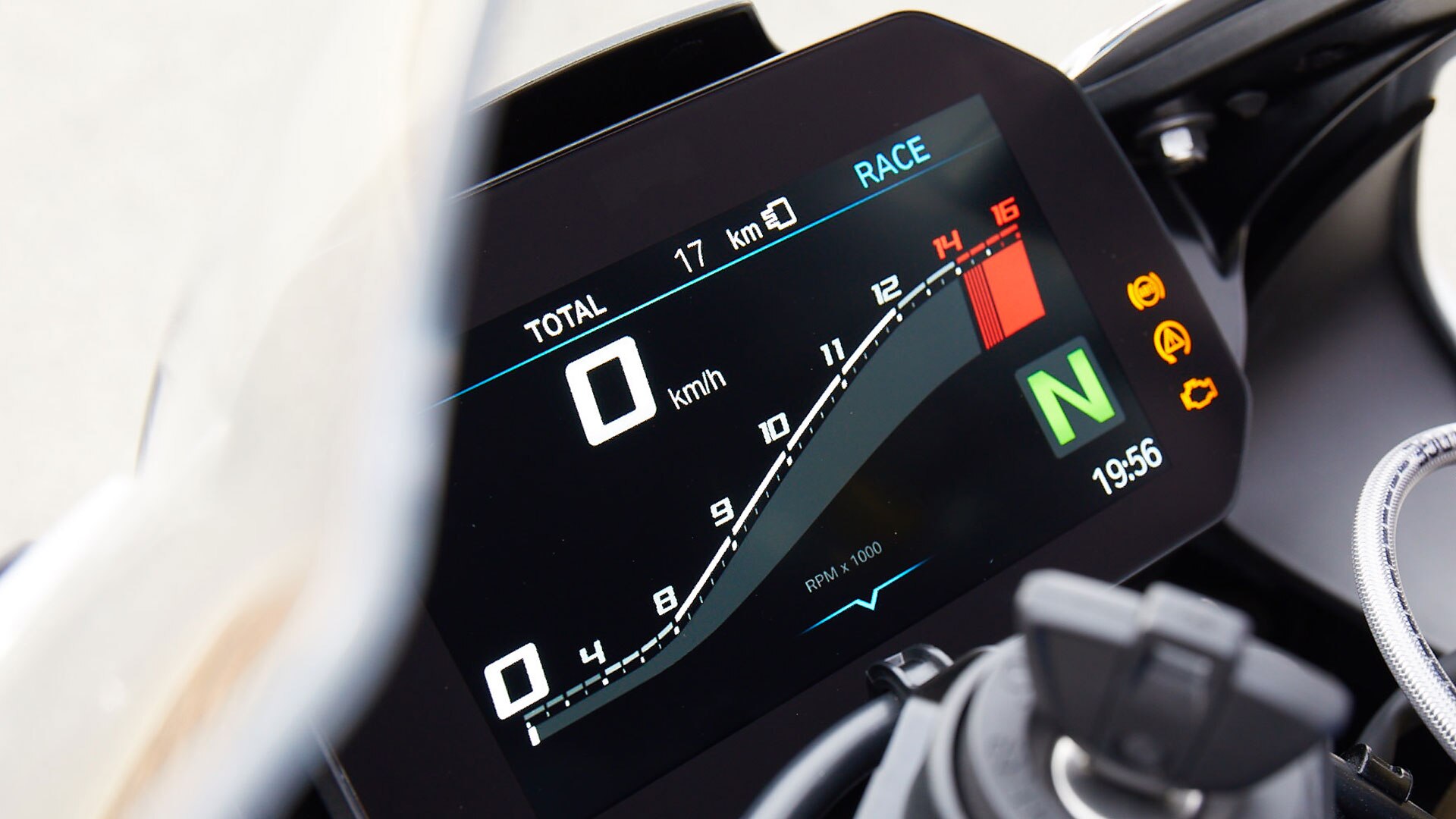 BMW RR 6.5" TFT display