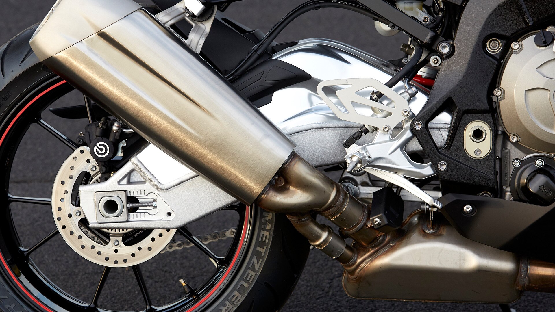 S 1000 RR swing-arm